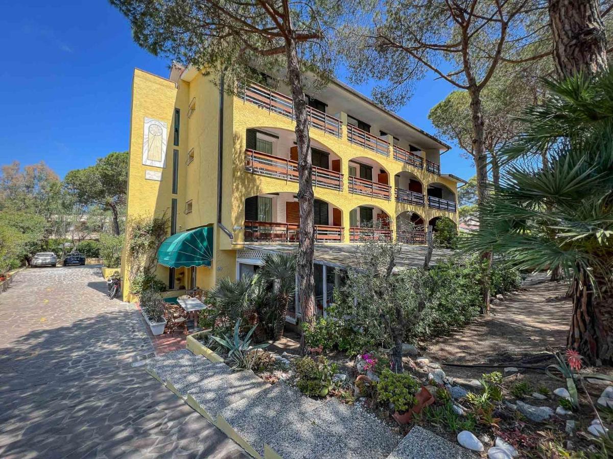 Hotel Meridiana マリーナ・ディ・カンポ エクステリア 写真