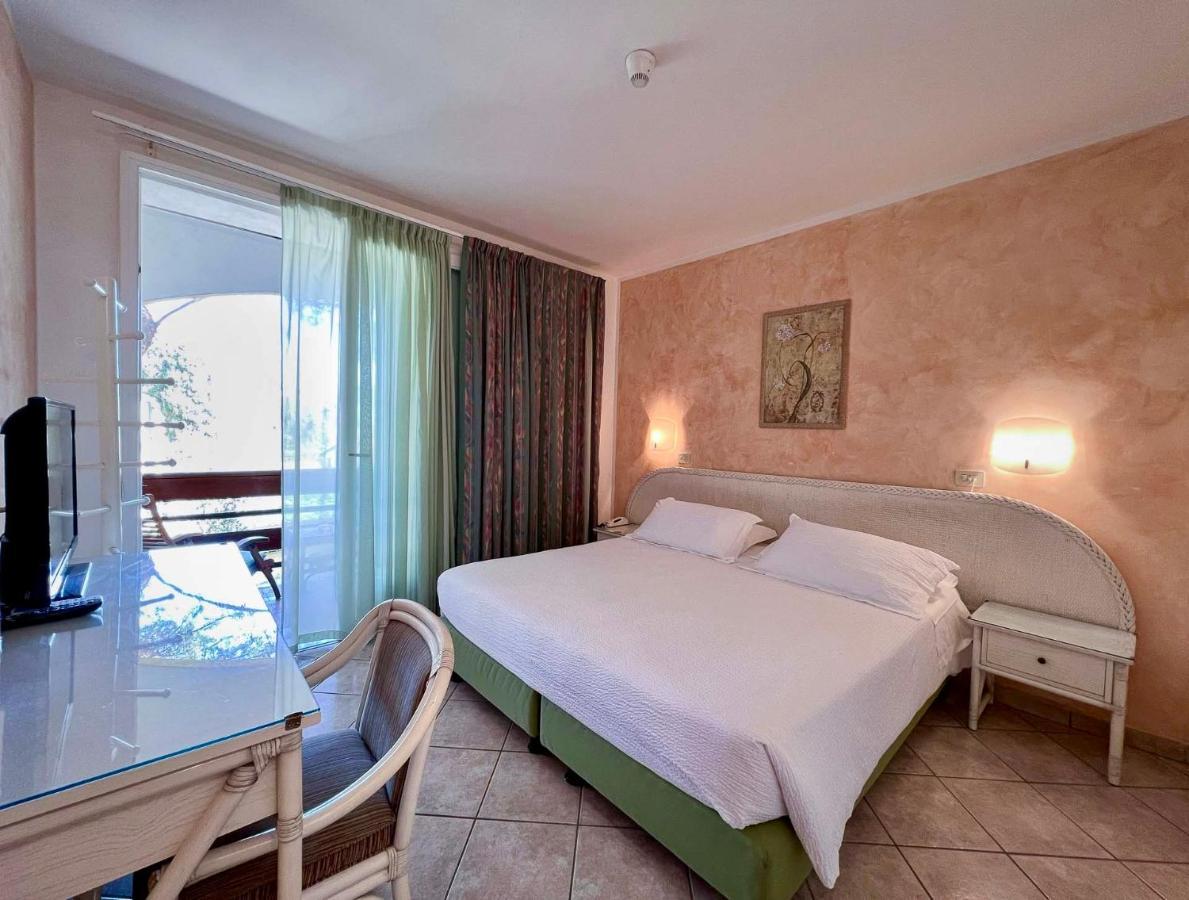 Hotel Meridiana マリーナ・ディ・カンポ エクステリア 写真