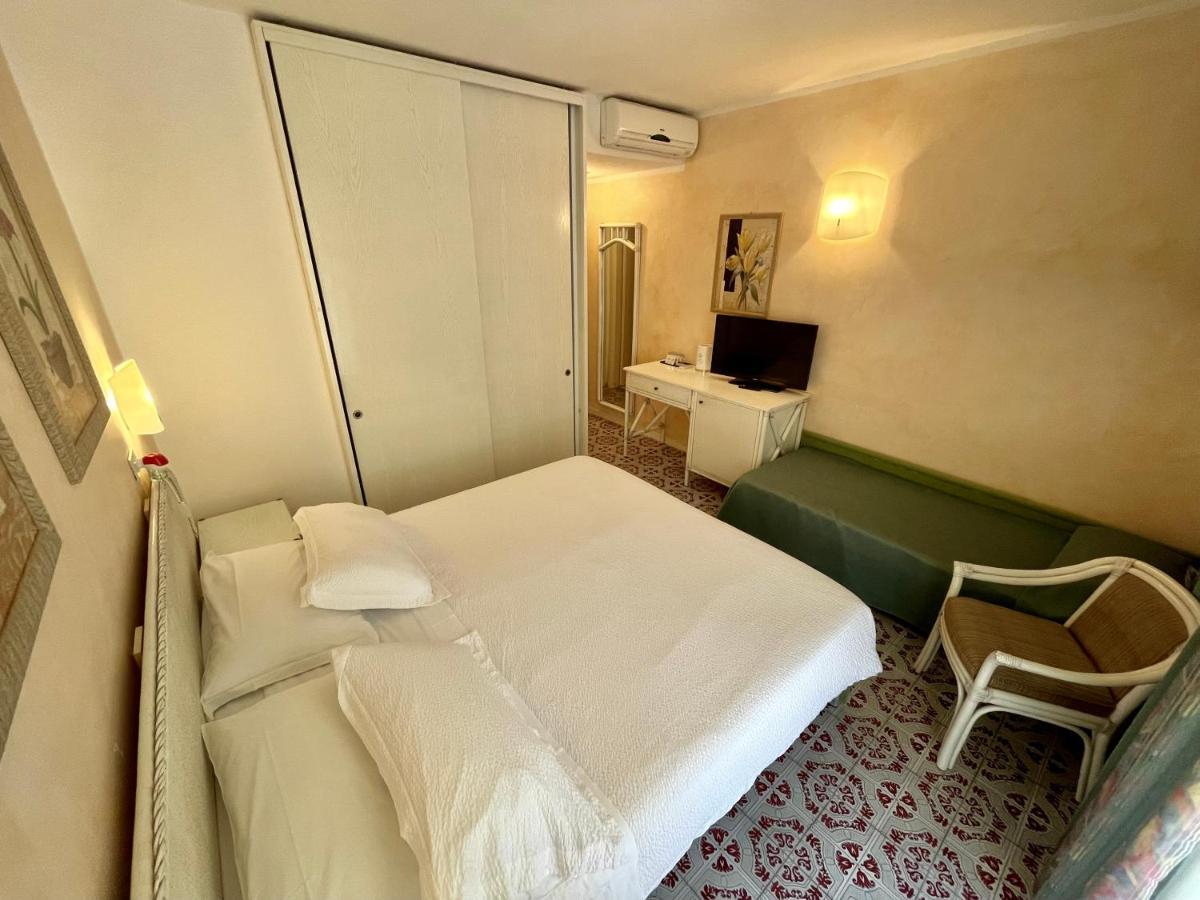 Hotel Meridiana マリーナ・ディ・カンポ エクステリア 写真