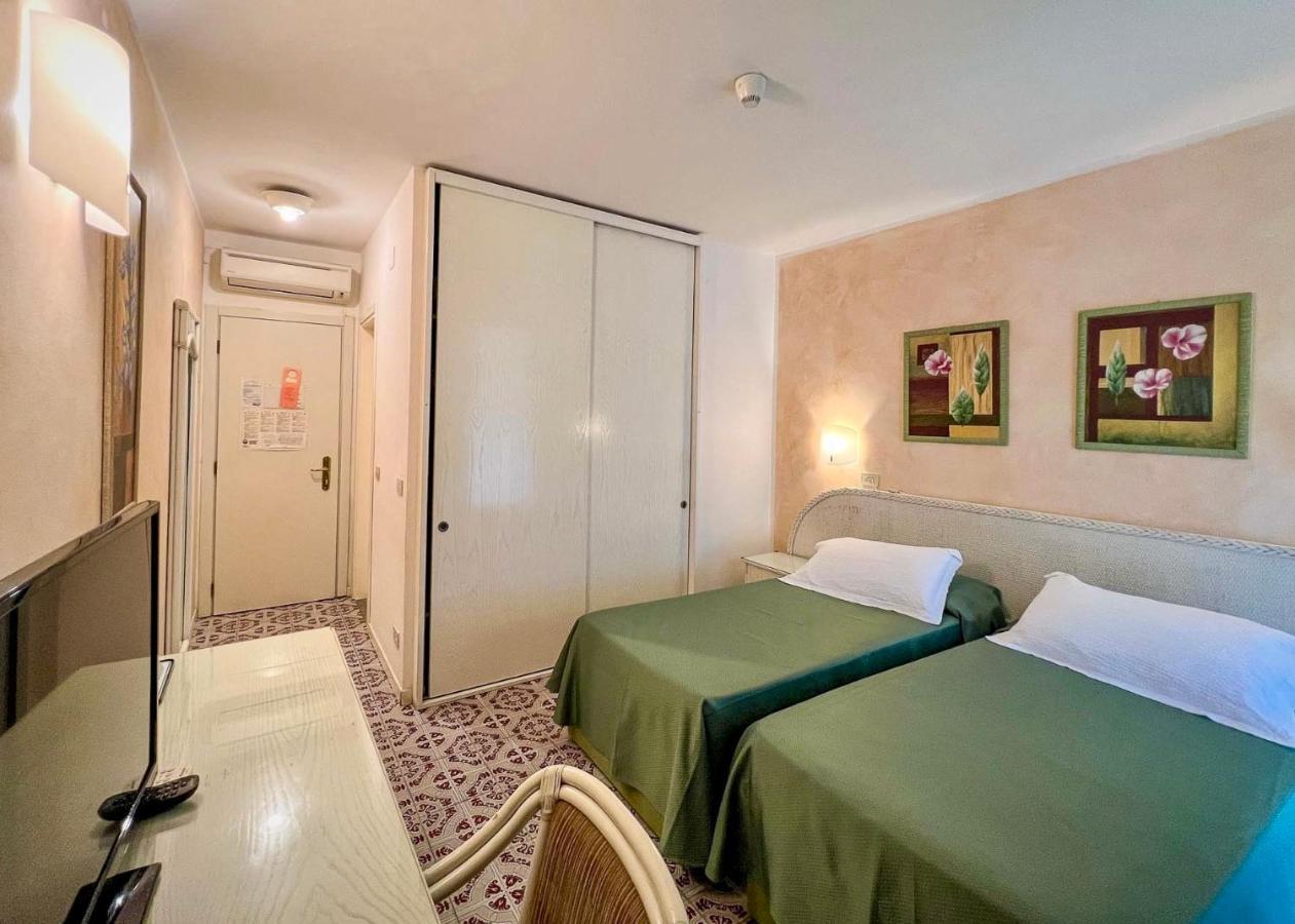 Hotel Meridiana マリーナ・ディ・カンポ エクステリア 写真