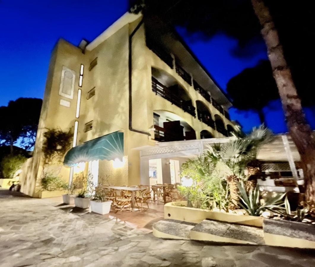 Hotel Meridiana マリーナ・ディ・カンポ エクステリア 写真
