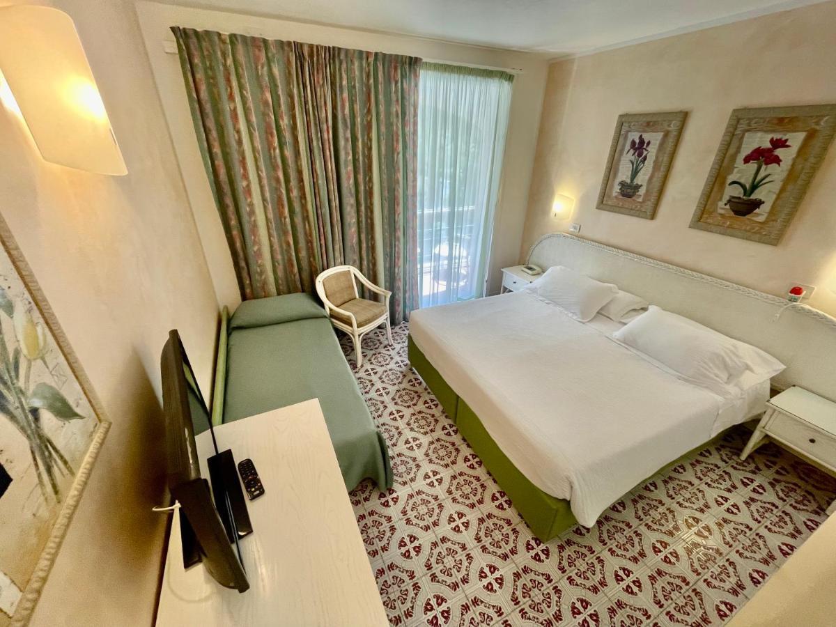 Hotel Meridiana マリーナ・ディ・カンポ 部屋 写真