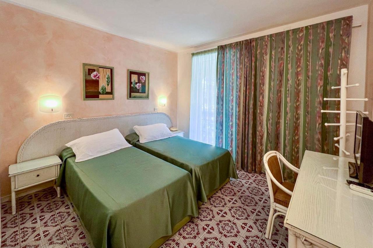 Hotel Meridiana マリーナ・ディ・カンポ エクステリア 写真
