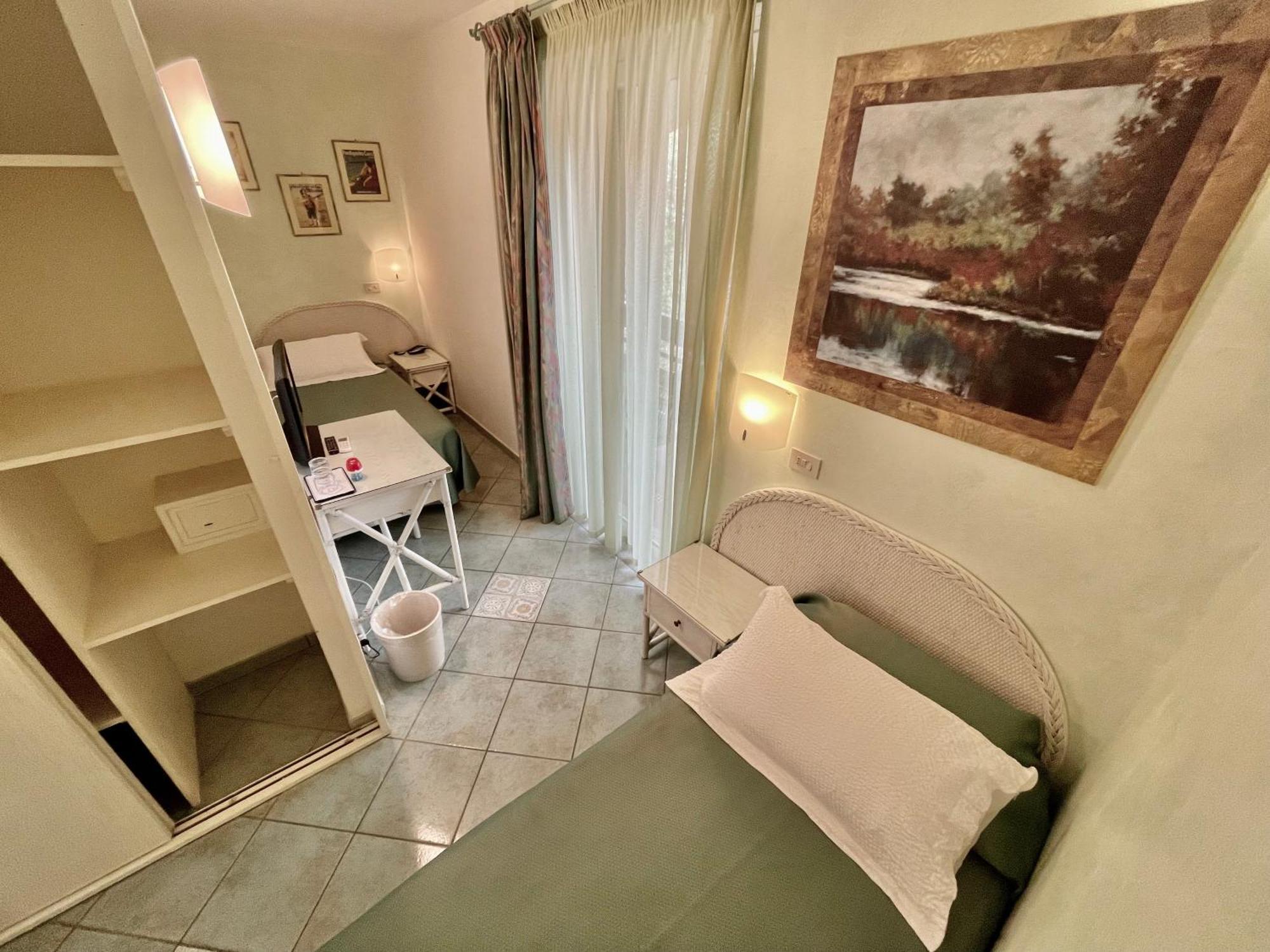 Hotel Meridiana マリーナ・ディ・カンポ 部屋 写真